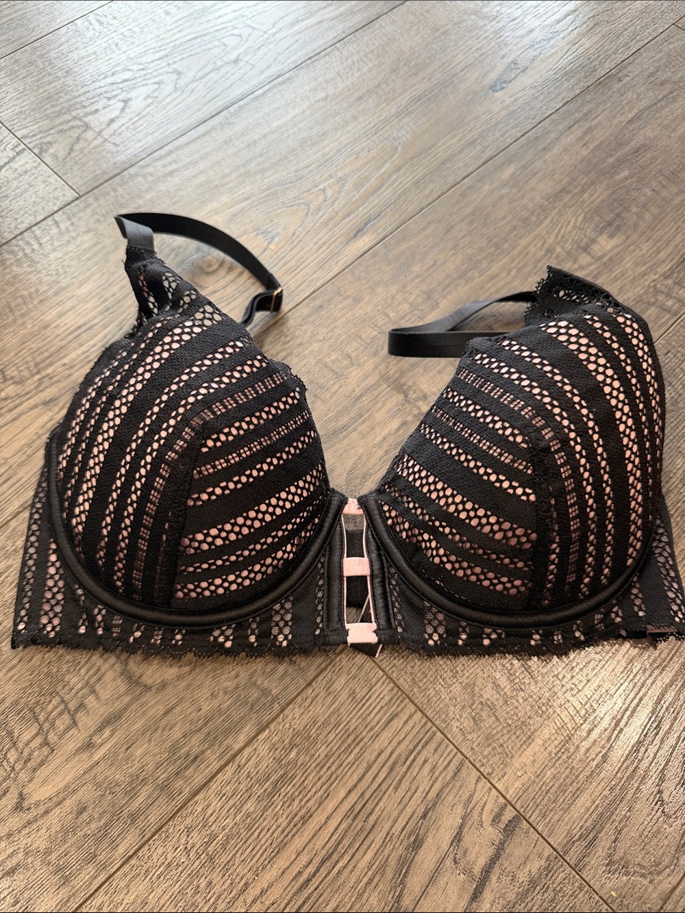 Victorias Secret Lined Plunge Bra Black Lace with Pink Lining Sz 32DD